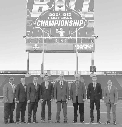 Friesen officiates 3rd Division II football national championship Friesen officiates 3rd Division II football national championship