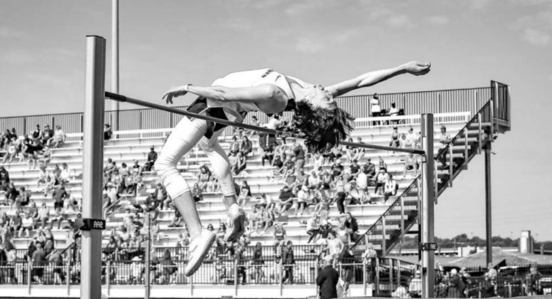 BRAXTON MECKLENBURG is pictured competing at the Class 4A state track and field meet in May. He was state runner-up and followed it up last weekend with a runner-up finish at the AAU Regional 16 National Qualifier. [Photo by Chris Simon/www.simon-sports-p Kingfi sher’s Braxton Mecklenburg qualifi es for JO Games in high jump
