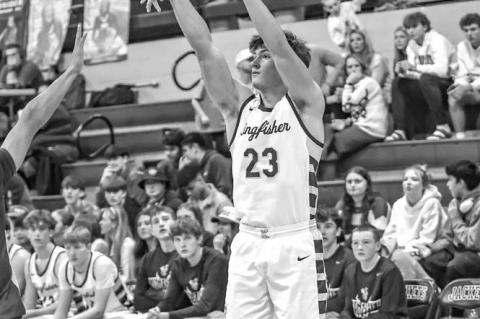 JACKSON WILLBANKS scored 12 points Monday as Kingfisher defeated Pond Creek-Hunter for the consolation championship at the Wheat Capital Tournament. [Photo by Chris Simon/www.simon-sports-photos.smugmug.com]
