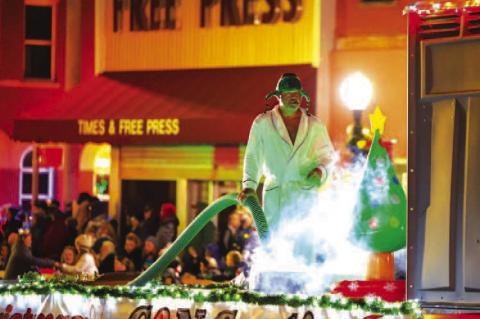 Kingfisher Christmas Parade and Fireworks