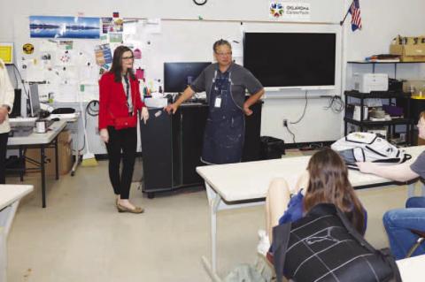 Sanders’ tenure takes flight with visit to KHS aviation class