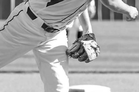 Jackets get district sweep