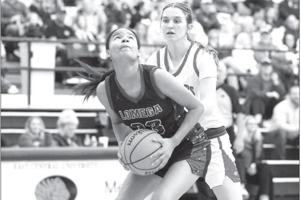 BREE YOST attempts to score in the paint (right) and Hadley Ott shoots a 3-pointer (below) during Lomega’s loss to Washington on Tuesday. [Photos by Russell Stitt/ www.stitt.smugmug.com]